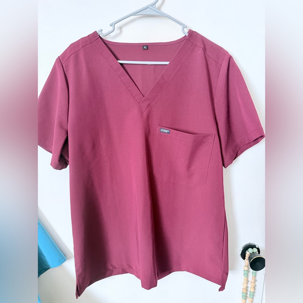Code scrub top NWOT